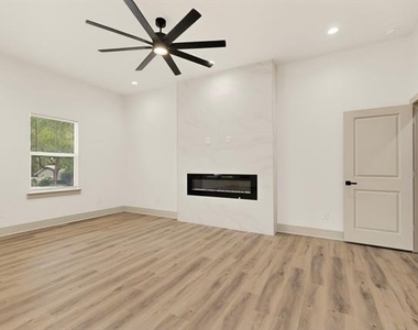 400 Kenny Drive - Photo Thumbnail 7