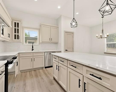 400 Kenny Drive - Photo Thumbnail 14