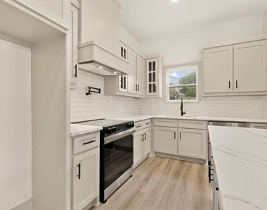 400 Kenny Drive - Photo Thumbnail 15
