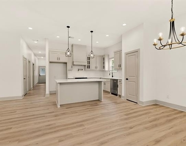 400 Kenny Drive - Photo Thumbnail 10