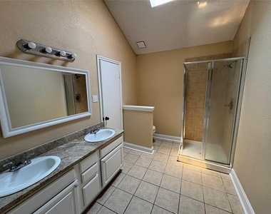 2002 Azalea Street - Photo Thumbnail 13