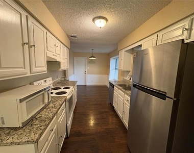 2002 Azalea Street - Photo Thumbnail 4