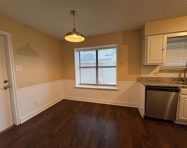 2002 Azalea Street - Photo Thumbnail 6