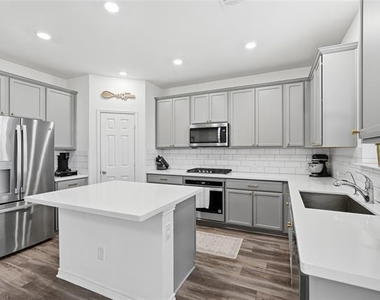 960 Tule Drive - Photo Thumbnail 10