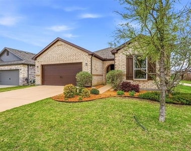 960 Tule Drive - Photo Thumbnail 2