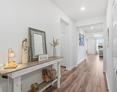 960 Tule Drive - Photo Thumbnail 14