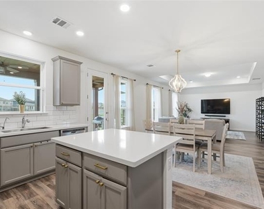 960 Tule Drive - Photo Thumbnail 11