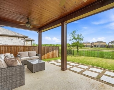 960 Tule Drive - Photo Thumbnail 25
