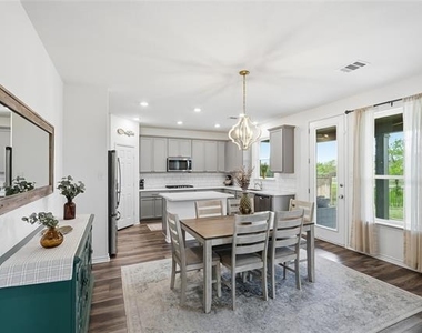 960 Tule Drive - Photo Thumbnail 8