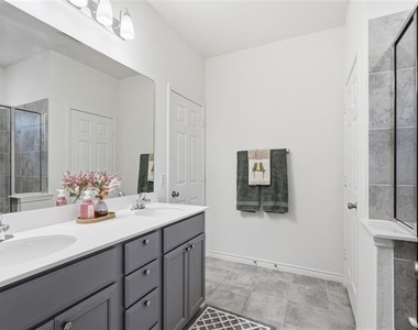 960 Tule Drive - Photo Thumbnail 17