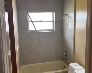 2314 Harding Street - Photo Thumbnail 4
