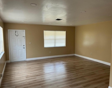 2314 Harding Street - Photo Thumbnail 8