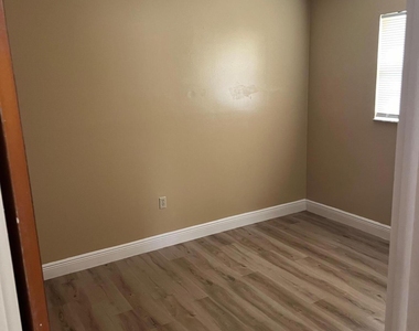2314 Harding Street - Photo Thumbnail 3