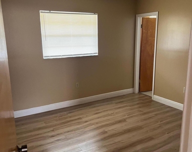 2314 Harding Street - Photo Thumbnail 6