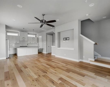 2733 Merrimac Street - Photo Thumbnail 4