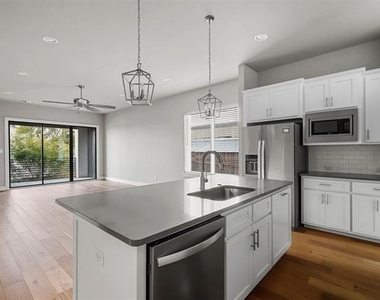 2733 Merrimac Street - Photo Thumbnail 7