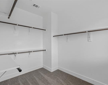 2733 Merrimac Street - Photo Thumbnail 17
