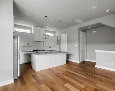 2733 Merrimac Street - Photo Thumbnail 5