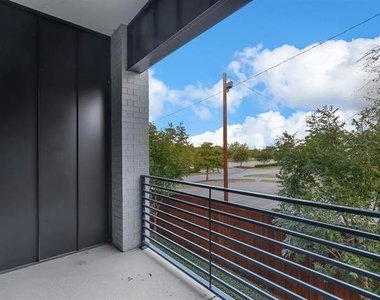 2733 Merrimac Street - Photo Thumbnail 9