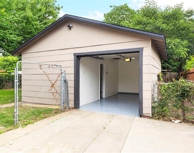 829 Yale Street - Photo Thumbnail 8