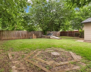 829 Yale Street - Photo Thumbnail 10