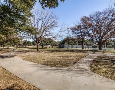 3215 Elizabeth Street - Photo Thumbnail 8
