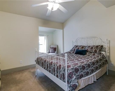 3215 Elizabeth Street - Photo Thumbnail 6