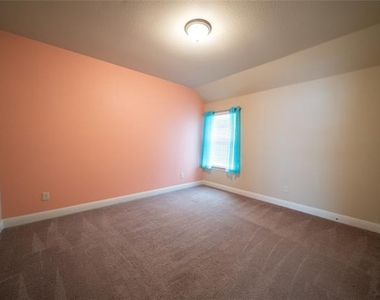 127 Charleston Lane - Photo Thumbnail 13