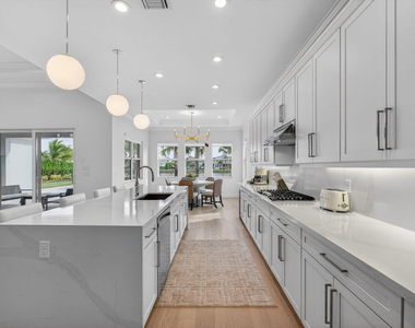 9249 Crestview Circle - Photo Thumbnail 4