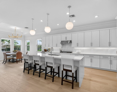 9249 Crestview Circle - Photo Thumbnail 6