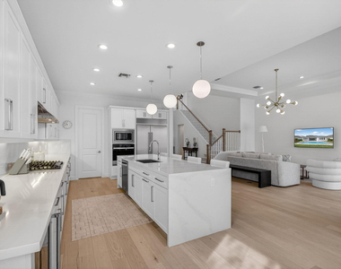 9249 Crestview Circle - Photo Thumbnail 8