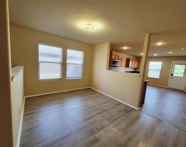 10032 Daly Drive - Photo Thumbnail 5