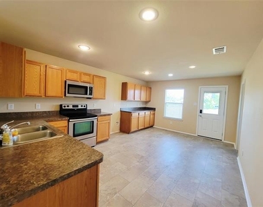 10032 Daly Drive - Photo Thumbnail 8
