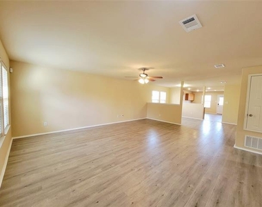 10032 Daly Drive - Photo Thumbnail 2