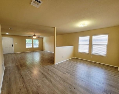 10032 Daly Drive - Photo Thumbnail 4