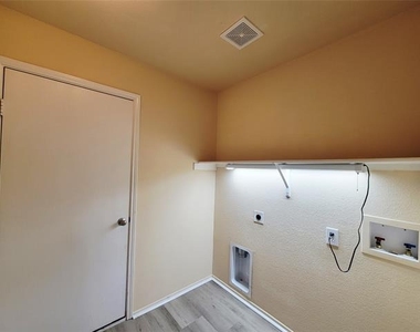 10032 Daly Drive - Photo Thumbnail 23