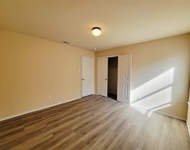 10032 Daly Drive - Photo Thumbnail 12
