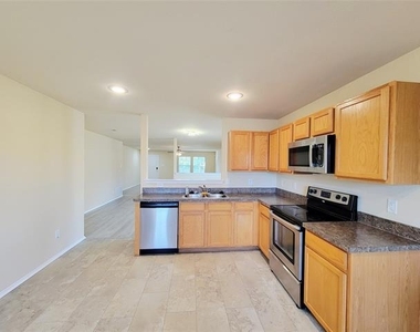 10032 Daly Drive - Photo Thumbnail 3