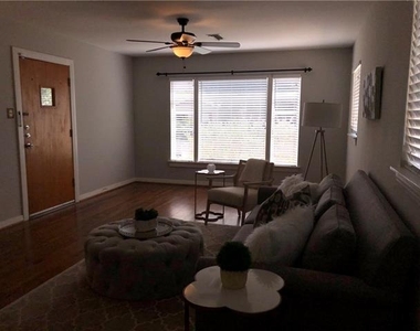 6215 Kenwood Avenue - Photo Thumbnail 4