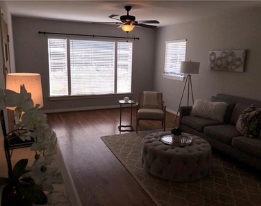 6215 Kenwood Avenue - Photo Thumbnail 5