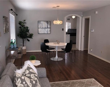 6215 Kenwood Avenue - Photo Thumbnail 7