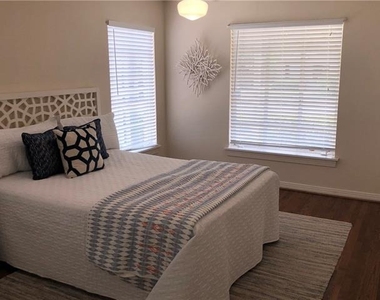 6215 Kenwood Avenue - Photo Thumbnail 20