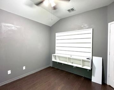 3728 Holly Brook Drive - Photo Thumbnail 11