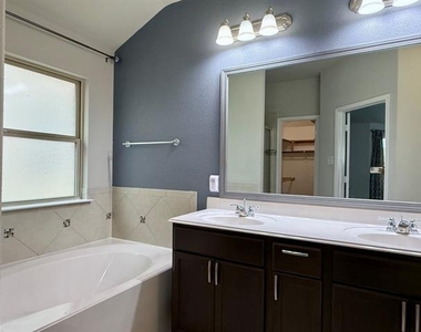 3728 Holly Brook Drive - Photo Thumbnail 21