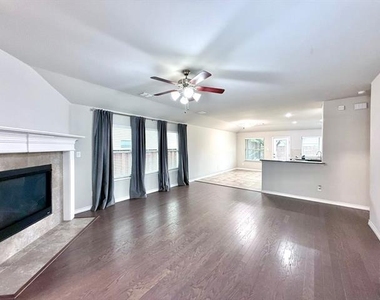 3728 Holly Brook Drive - Photo Thumbnail 12
