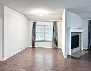 3728 Holly Brook Drive - Photo Thumbnail 10