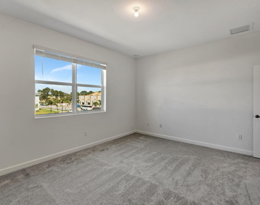 539 Se Rivergrass Street - Photo Thumbnail 16