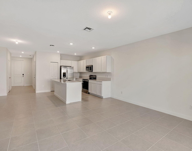 539 Se Rivergrass Street - Photo Thumbnail 12