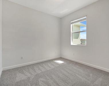 539 Se Rivergrass Street - Photo Thumbnail 19