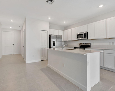 539 Se Rivergrass Street - Photo Thumbnail 3